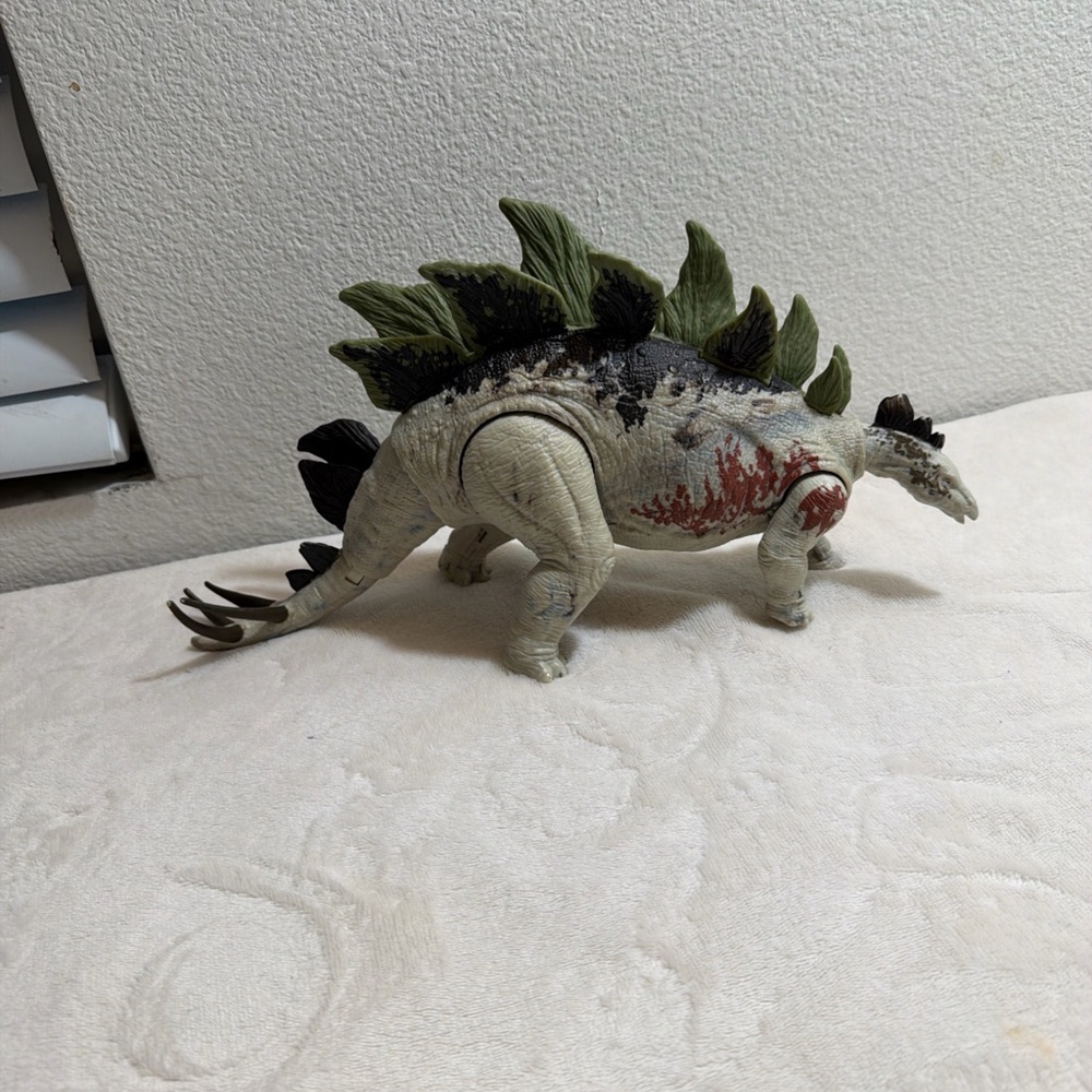 Jurassic World Park Action Figure Gigantic Dino Trackers Stegosaurus